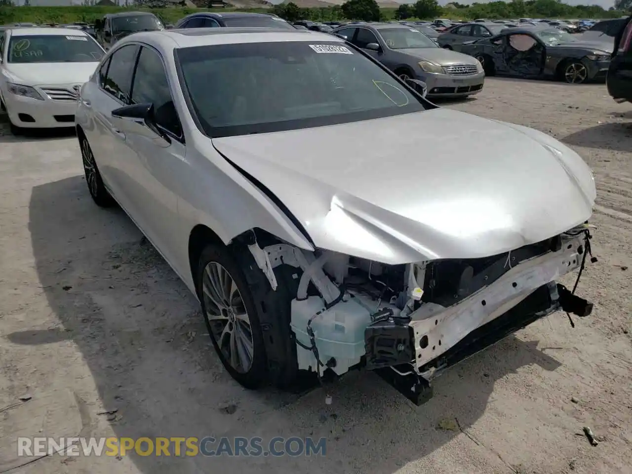 1 Photograph of a damaged car 58AD21B19LU004766 LEXUS ES300 2020
