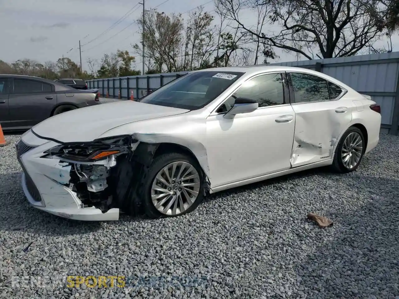 1 Photograph of a damaged car 58AF21B17LU009120 LEXUS ES300 2020
