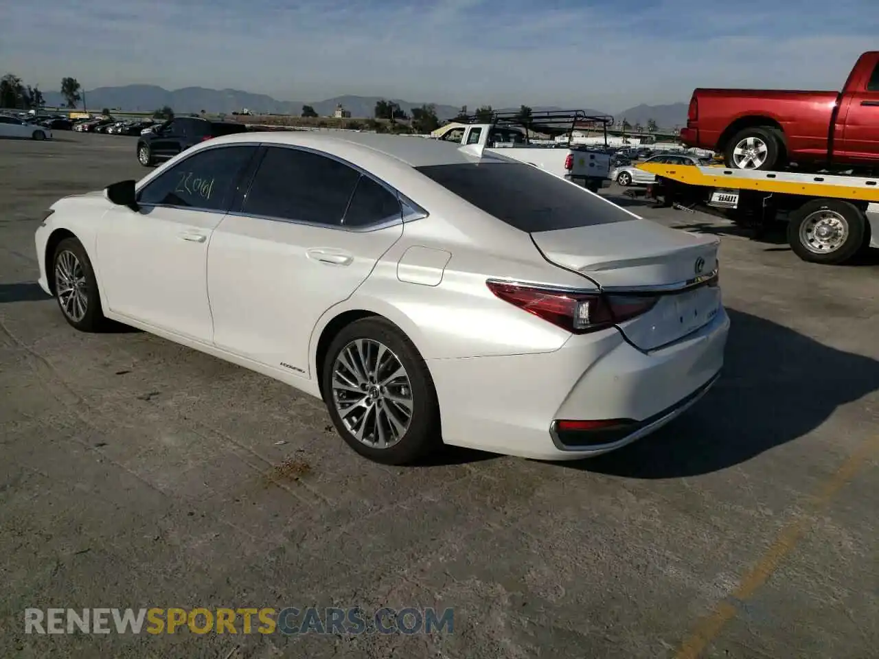 3 Photograph of a damaged car 58ADA1C14MU002586 LEXUS ES300 2021