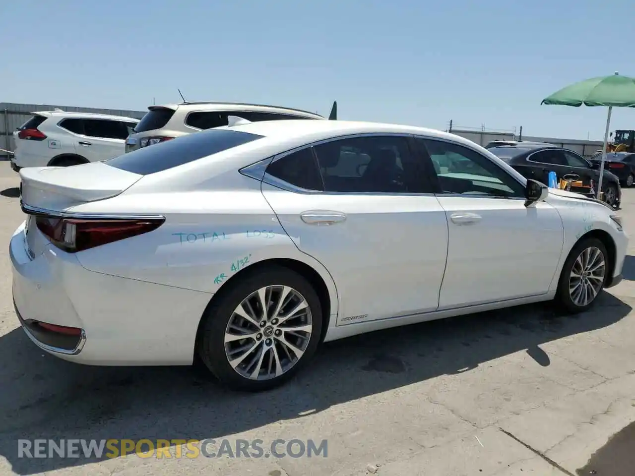 3 Photograph of a damaged car 58ADA1C14MU003706 LEXUS ES300 2021