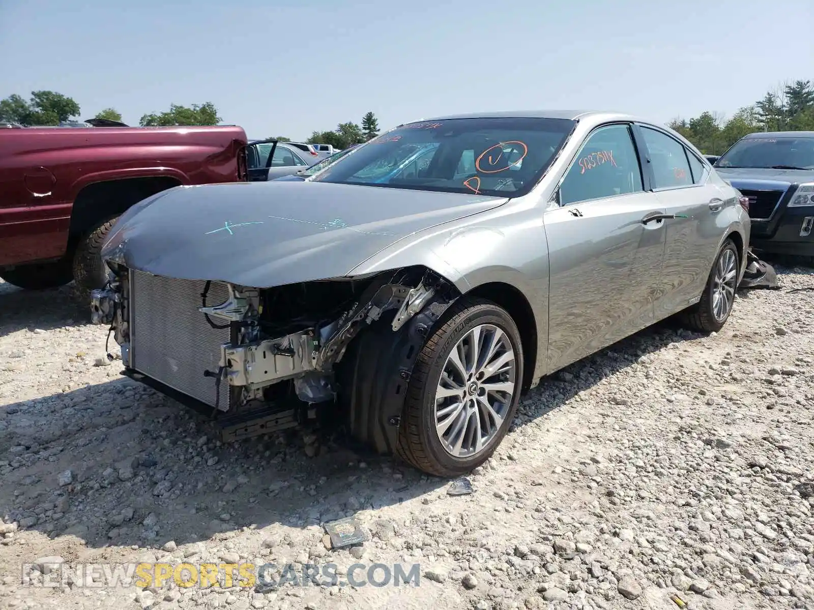2 fotografías del automóvil dañado 58ADA1C15MU002824 LEXUS ES300 2021