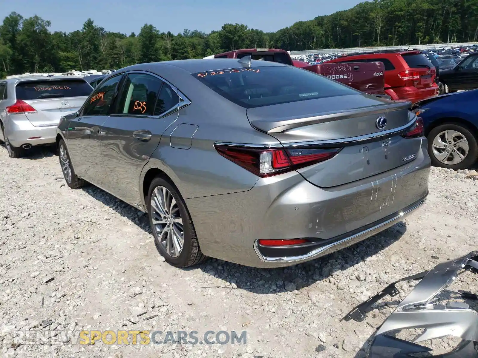 3 fotografías del automóvil dañado 58ADA1C15MU002824 LEXUS ES300 2021