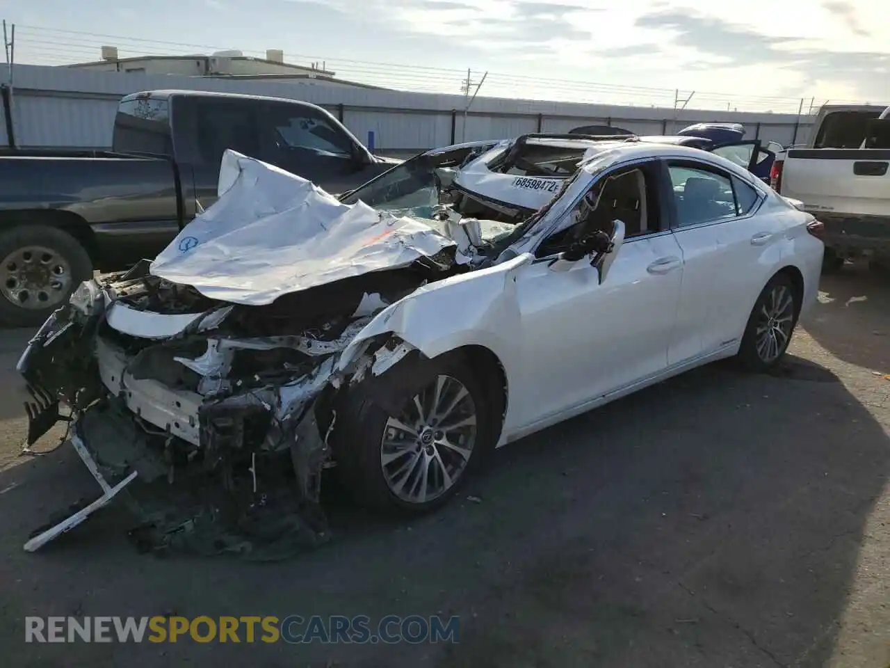 1 Photograph of a damaged car 58ADA1C15MU006386 LEXUS ES300 2021