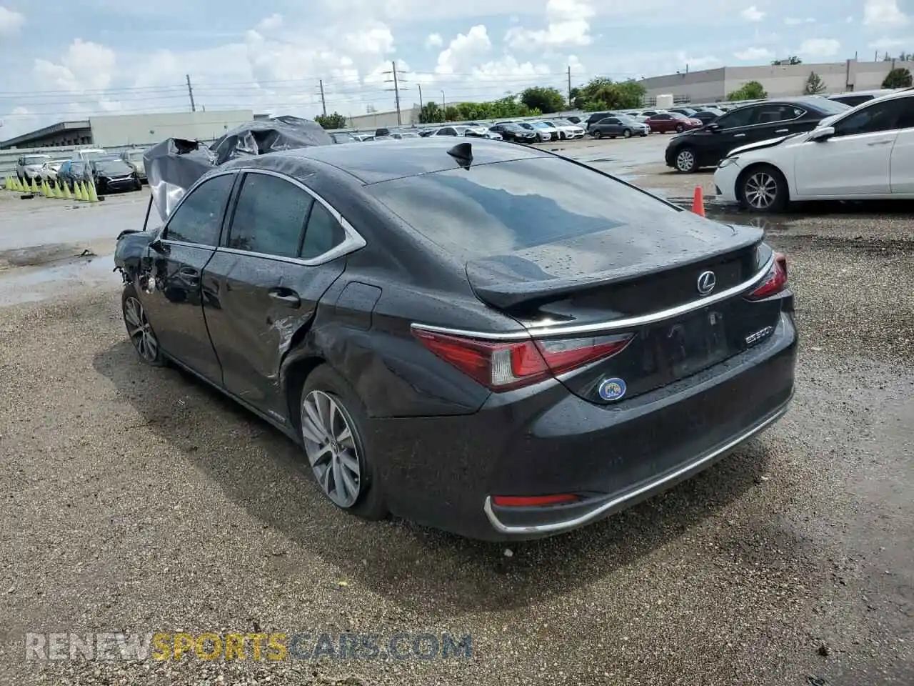 3 Photograph of a damaged car 58ADA1C16MU010883 LEXUS ES300 2021