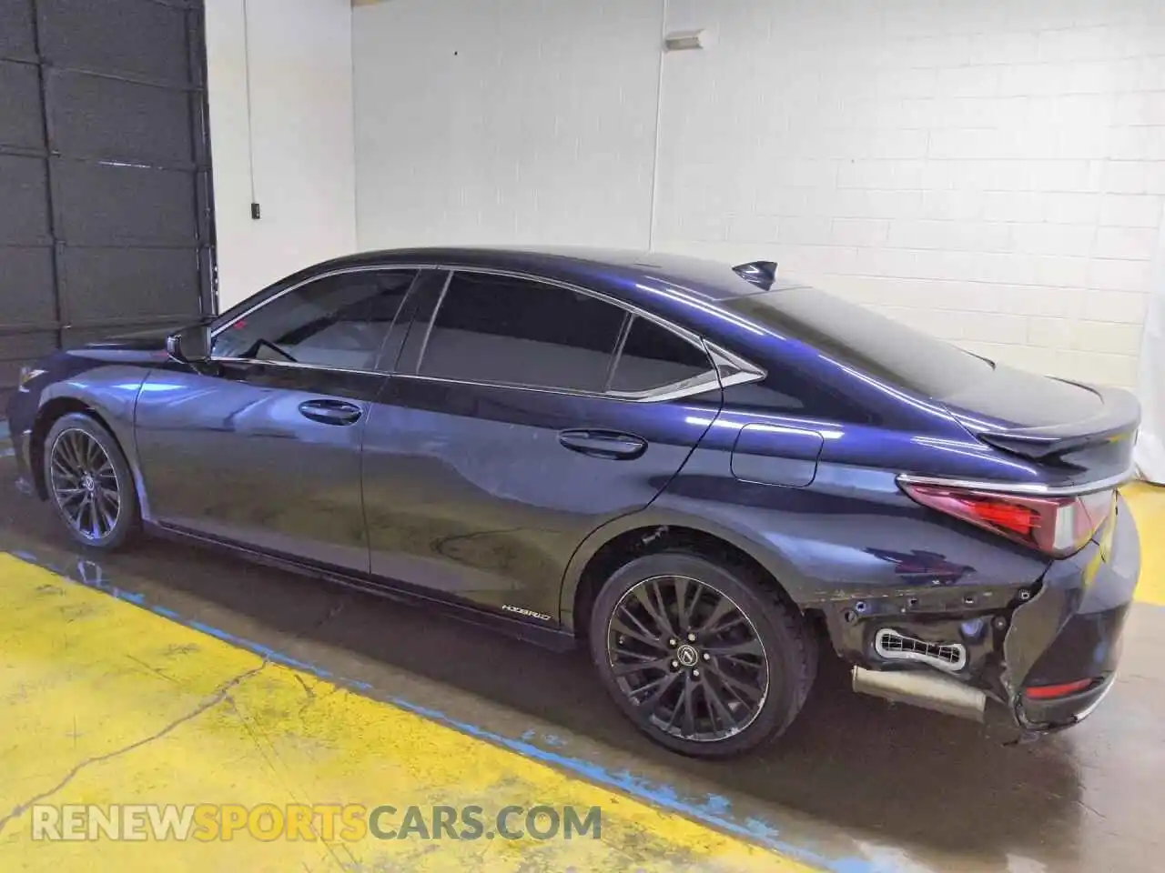 2 fotografías del automóvil dañado 58ADA1C19MU005418 LEXUS ES300 2021