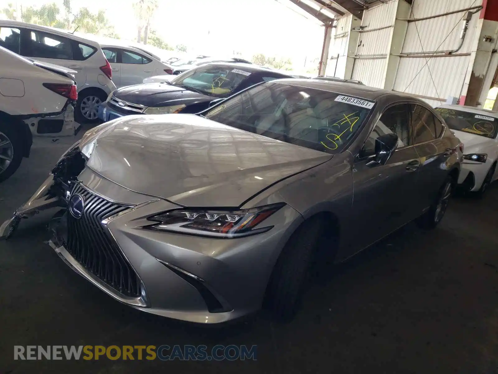 2 fotografías del automóvil dañado 58AEA1C10MU004517 LEXUS ES300 2021