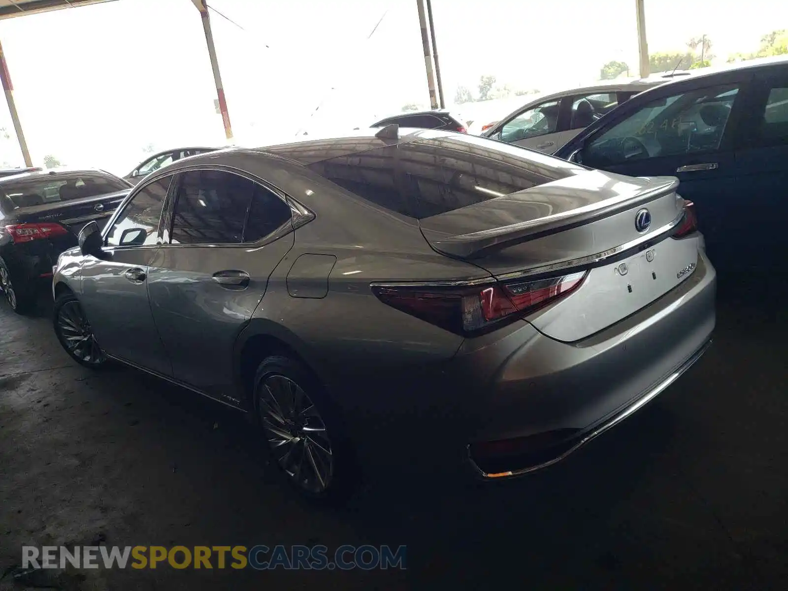 3 fotografías del automóvil dañado 58AEA1C10MU004517 LEXUS ES300 2021