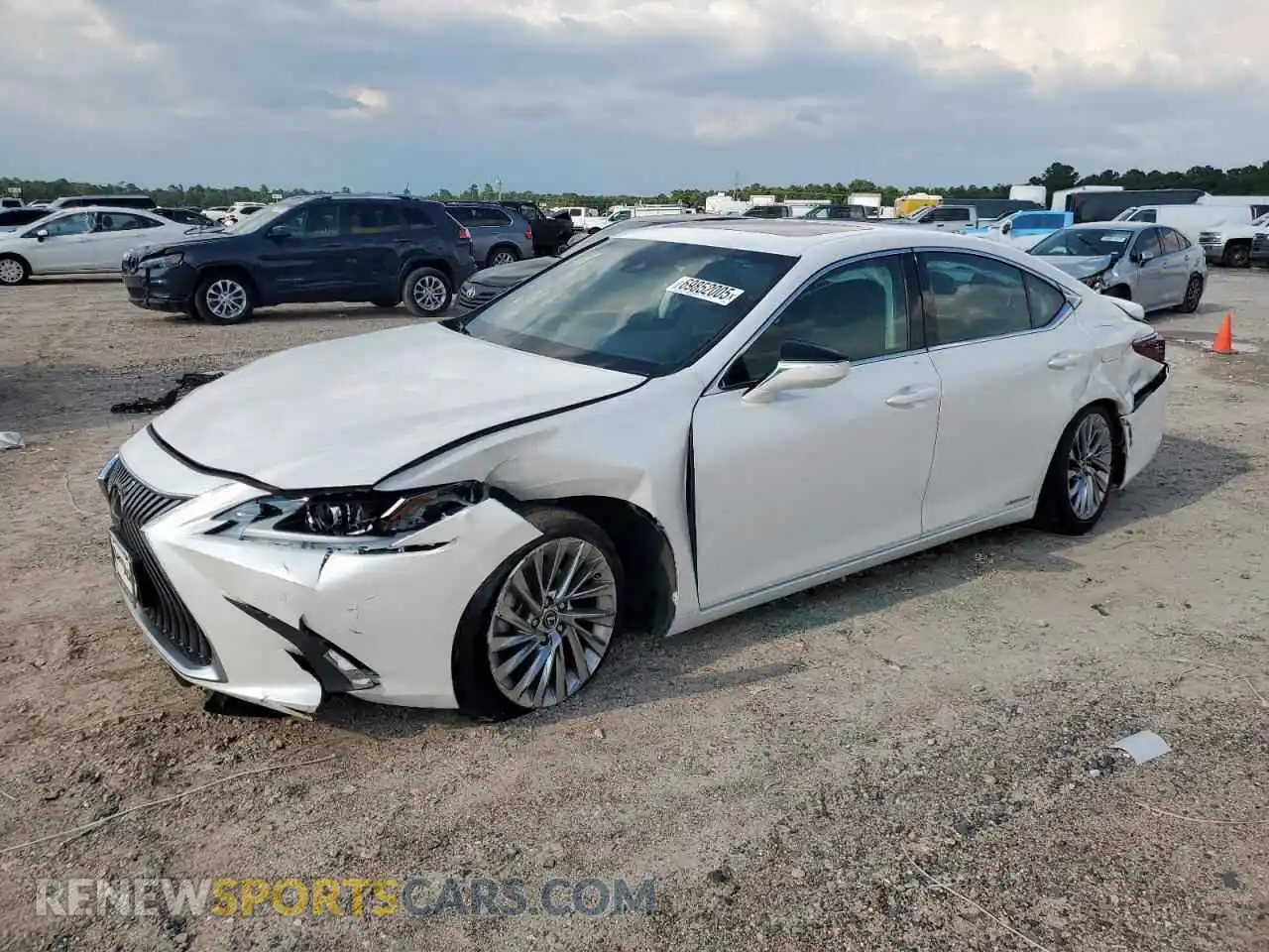 1 Photograph of a damaged car 58AEA1C1XMU010695 LEXUS ES300 2021