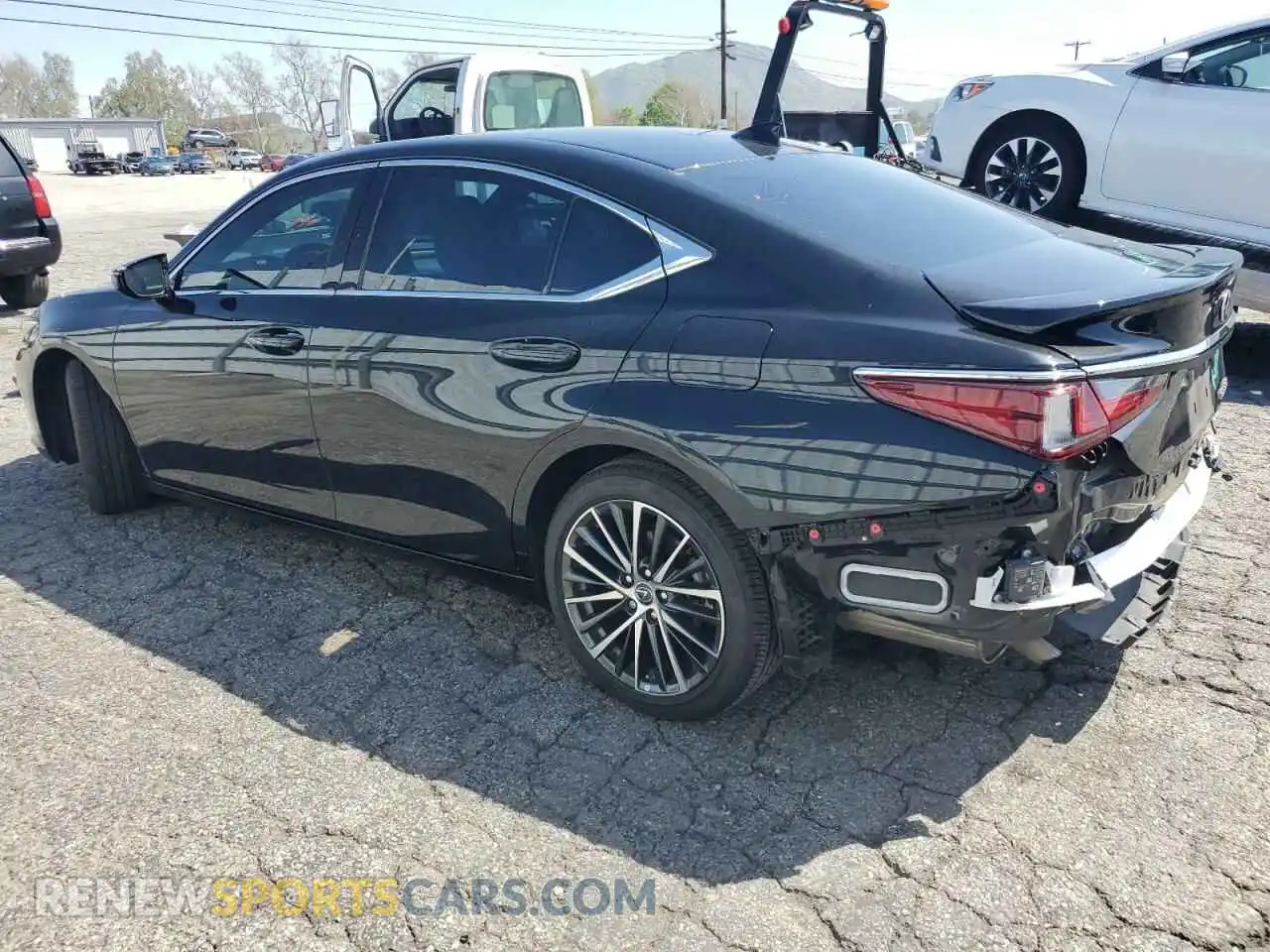 2 fotografías del automóvil dañado 58ADA1C19PU027956 LEXUS ES300 2023