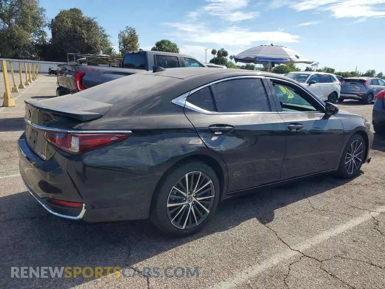 3 Фотография поврежденного автомобиля 58ADA1C18RU054309 LEXUS ES300 2024
