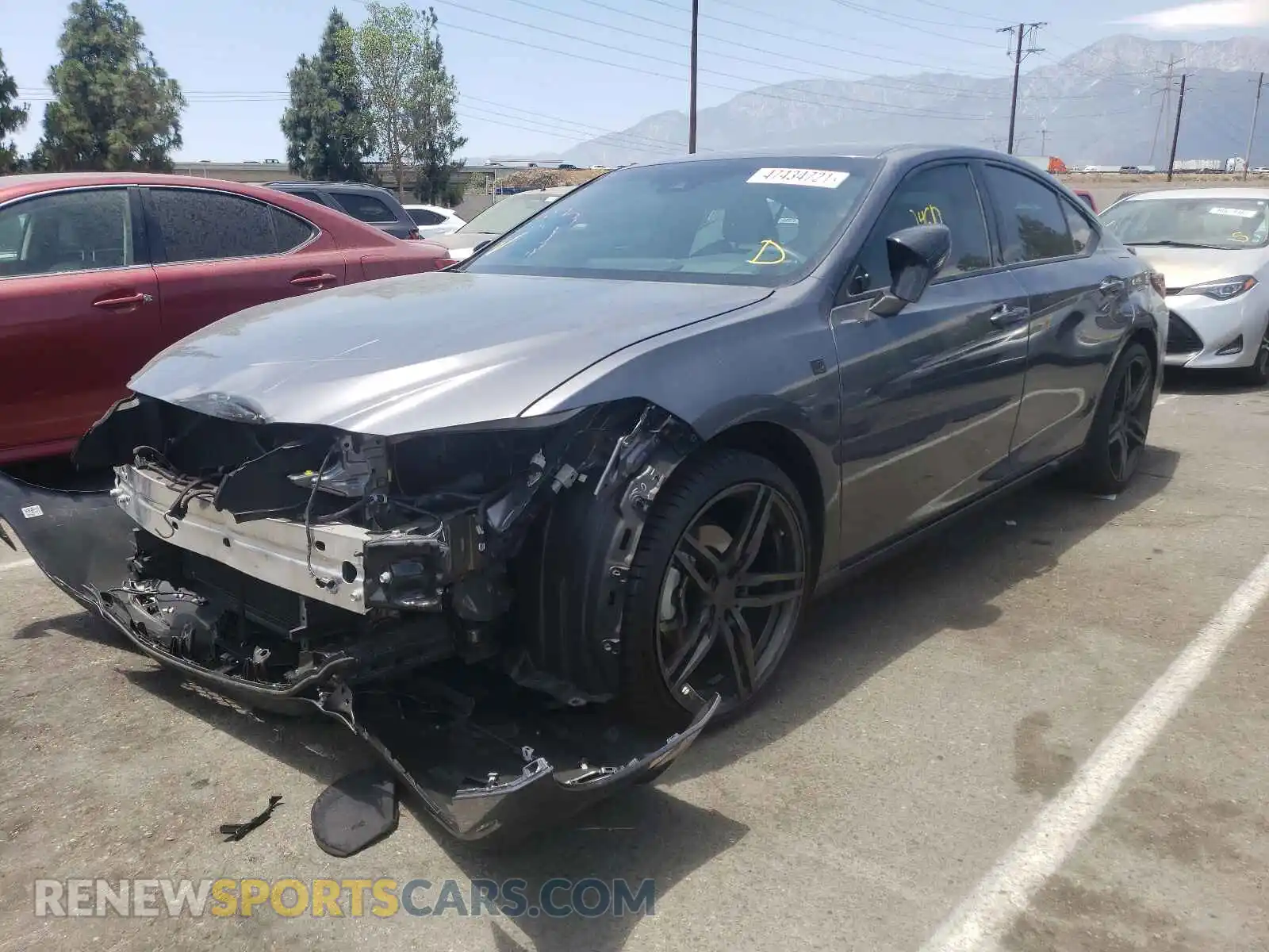 2 fotografías del automóvil dañado 58ABZ1B10KU007668 LEXUS ES350 2019
