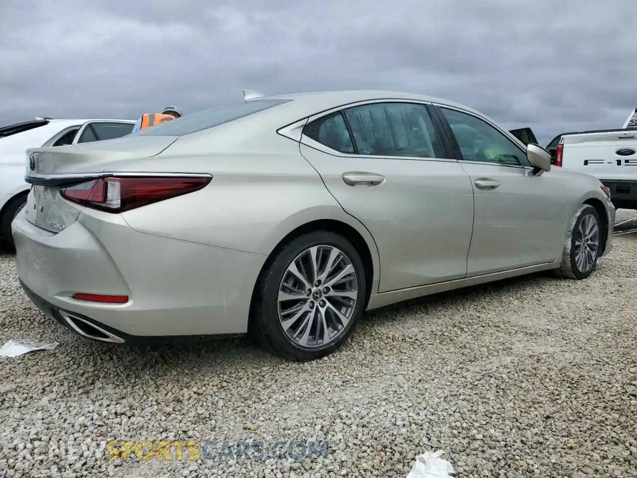 3 Photograph of a damaged car 58ABZ1B11KU026603 LEXUS ES350 2019