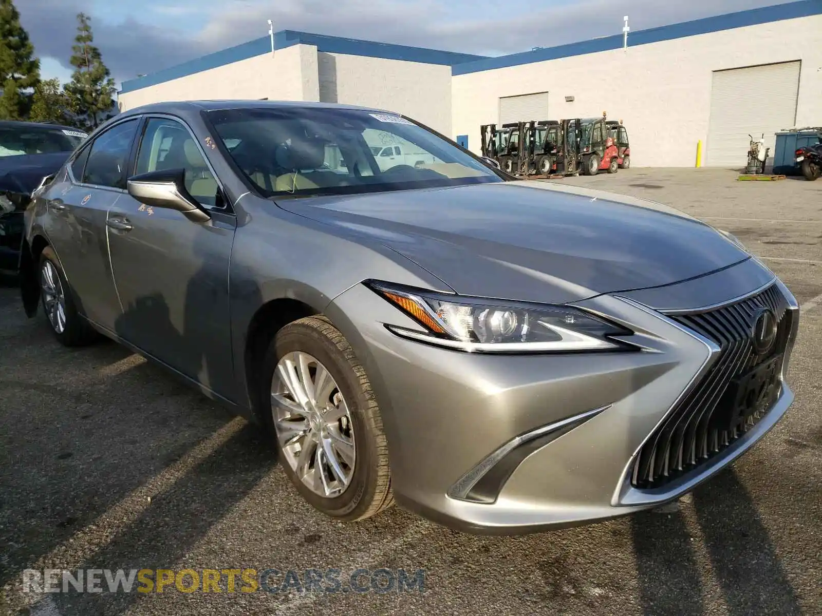 1 Photograph of a damaged car 58ABZ1B12KU008630 LEXUS ES350 2019