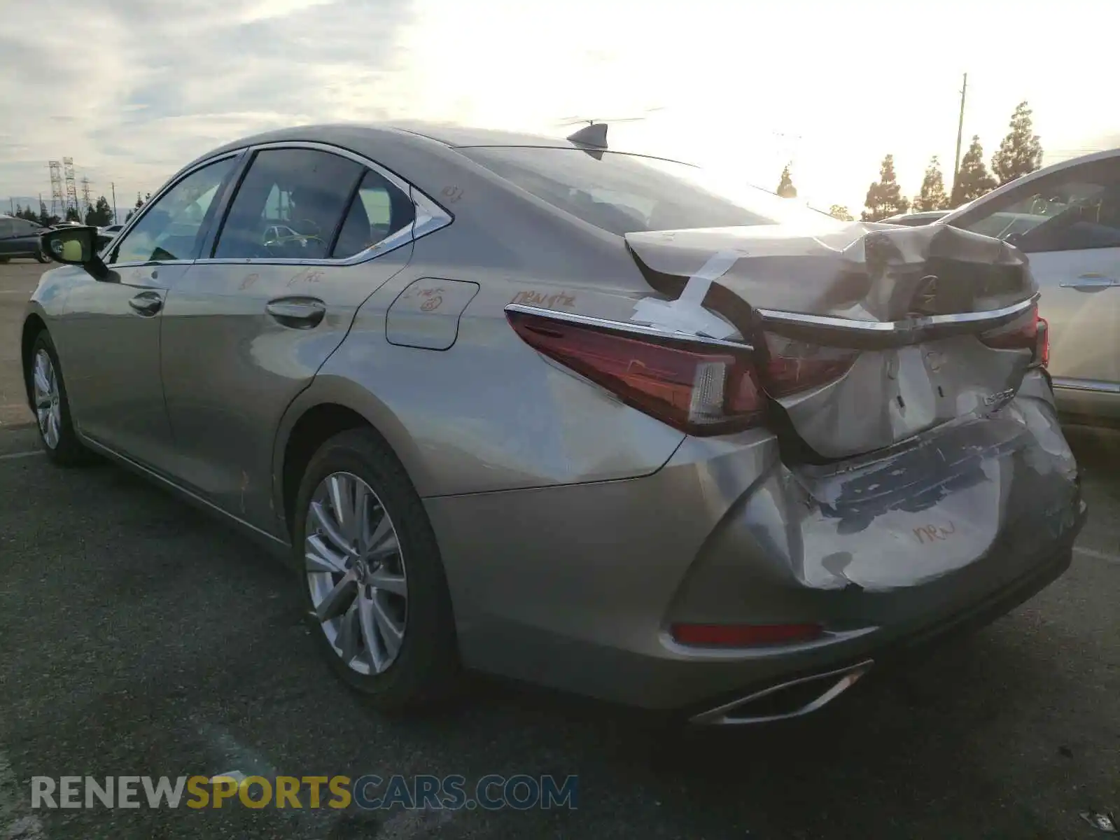 3 Photograph of a damaged car 58ABZ1B12KU008630 LEXUS ES350 2019