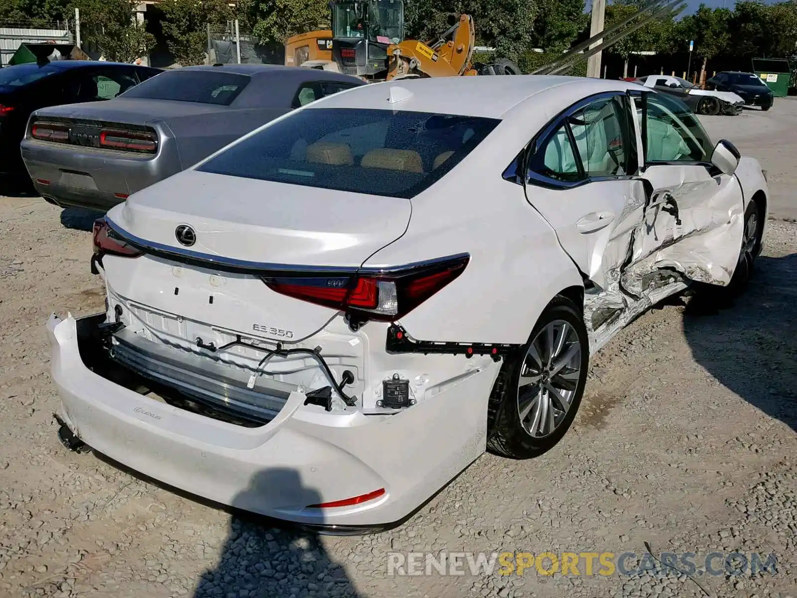4 Photograph of a damaged car 58ABZ1B12KU012080 LEXUS ES350 2019