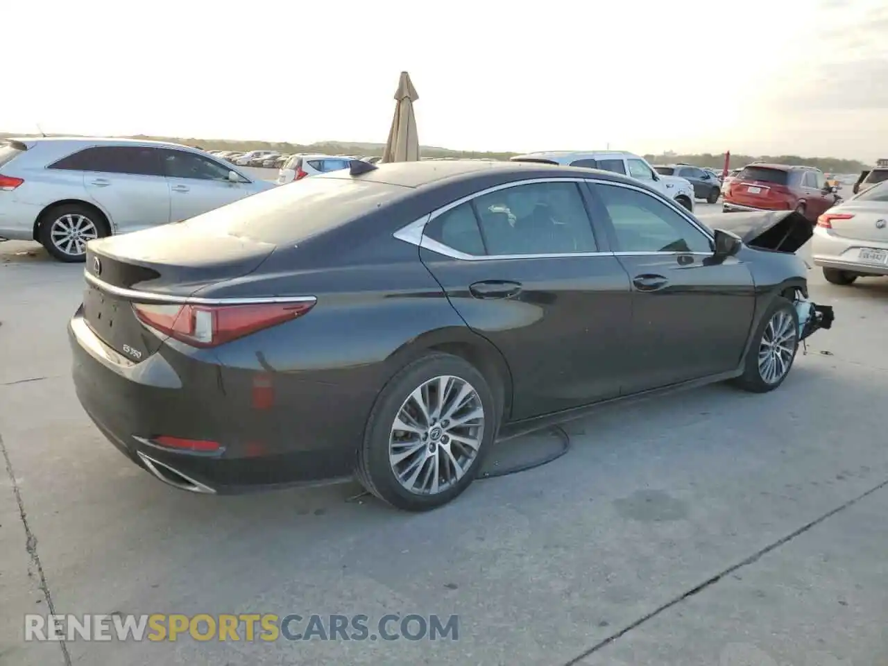 3 Фотография поврежденного автомобиля 58ABZ1B16KU039167 LEXUS ES350 2019