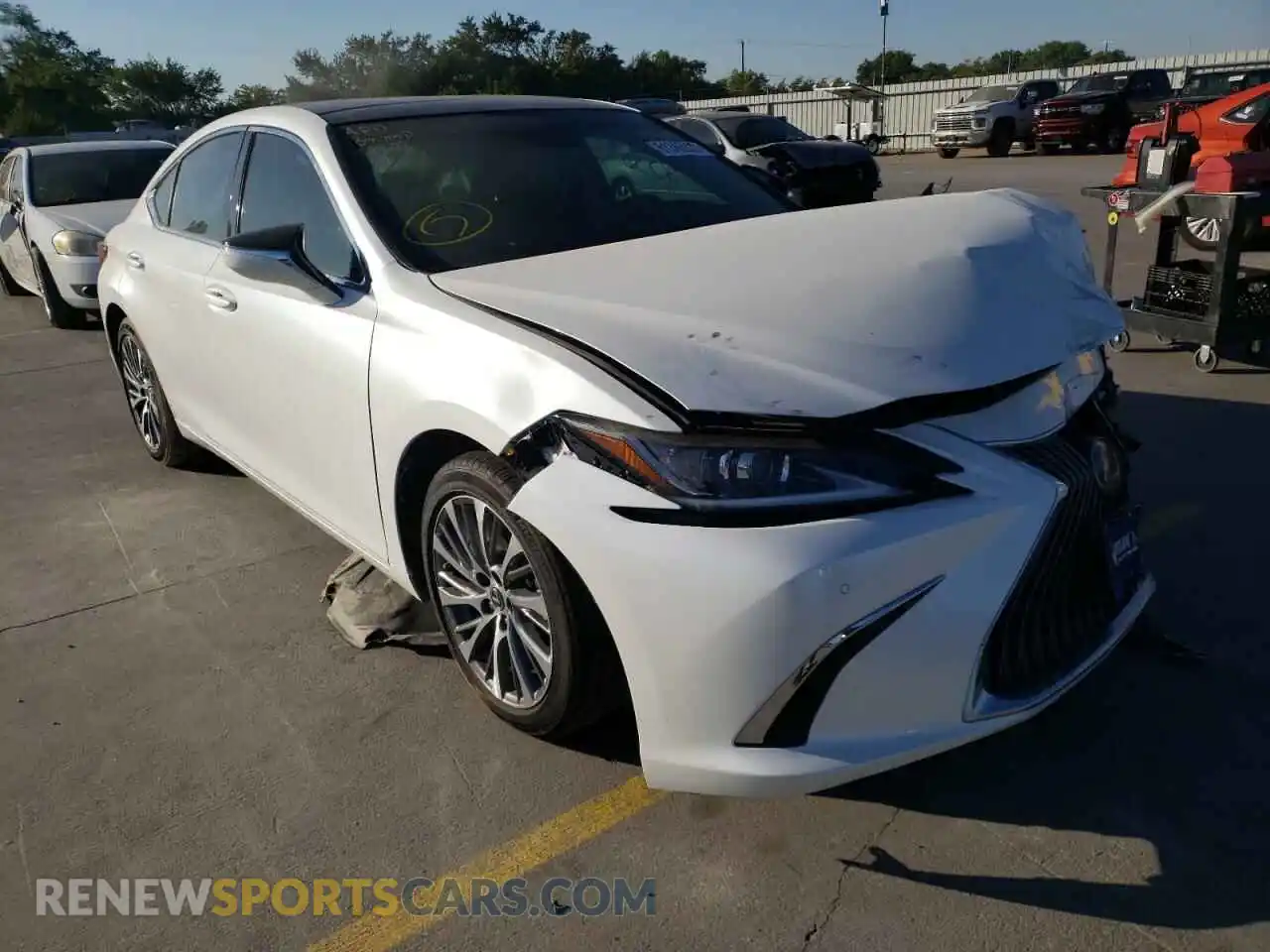 1 Photograph of a damaged car 58ABZ1B17KU006405 LEXUS ES350 2019