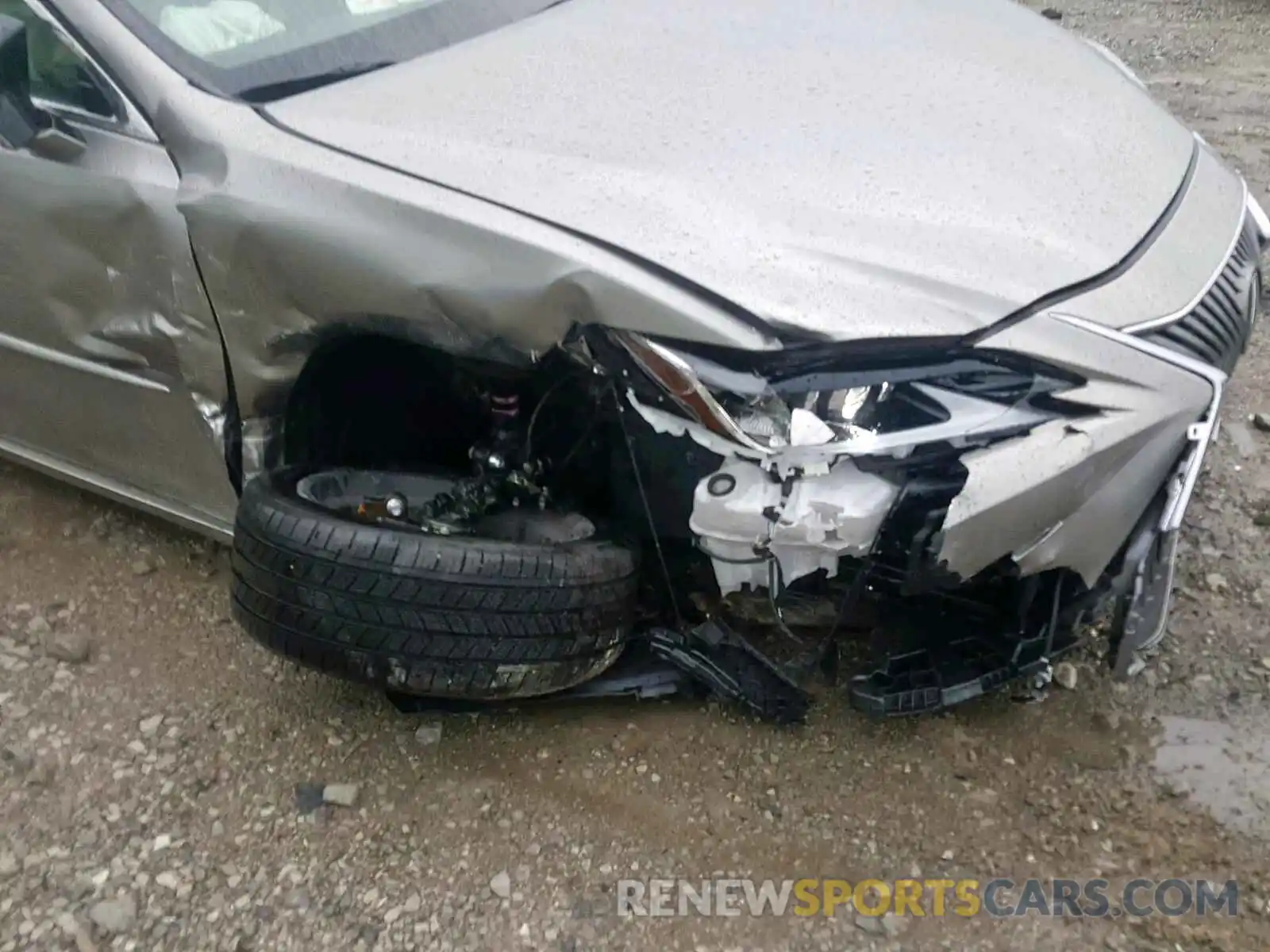 9 Photograph of a damaged car 58ABZ1B17KU015184 LEXUS ES350 2019