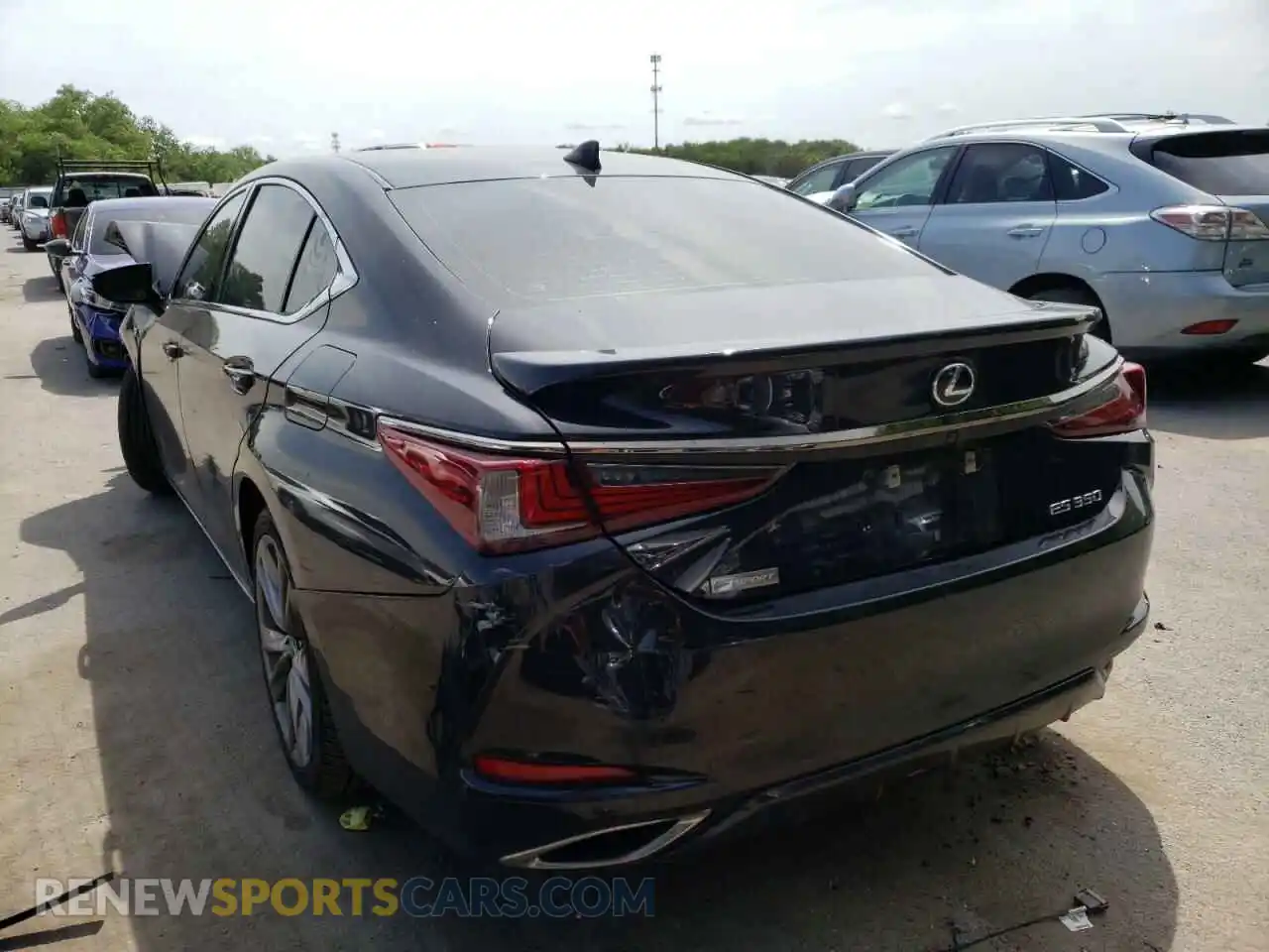 3 Photograph of a damaged car 58ABZ1B18KU007661 LEXUS ES350 2019