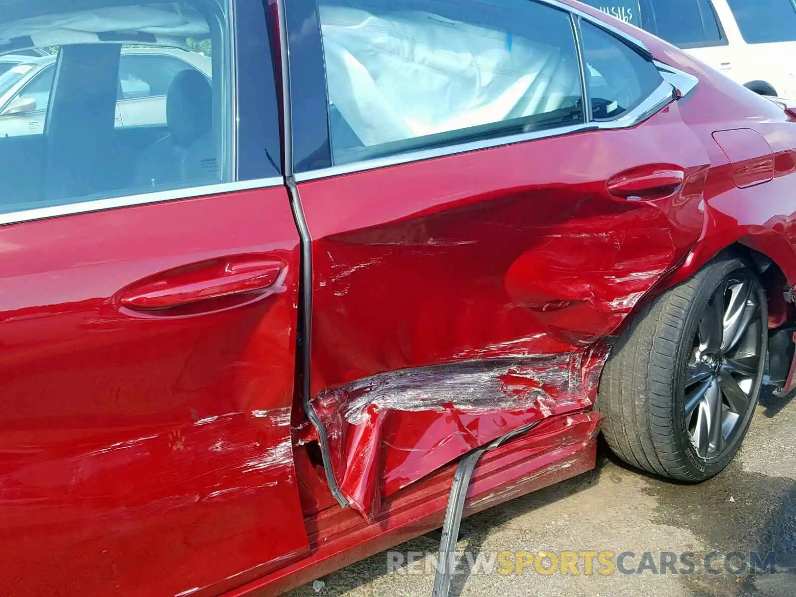 9 Photograph of a damaged car 58ABZ1B18KU013296 LEXUS ES350 2019