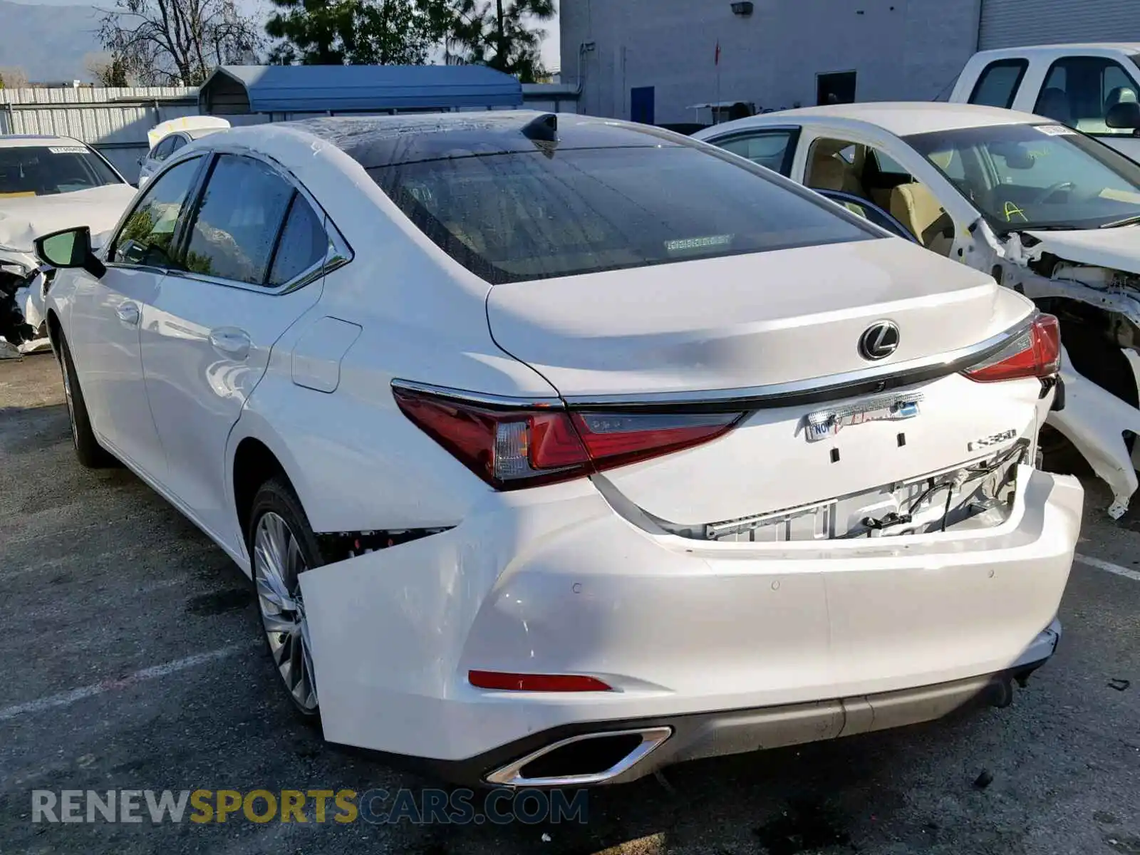 3 Photograph of a damaged car 58ABZ1B1XKU007323 LEXUS ES350 2019