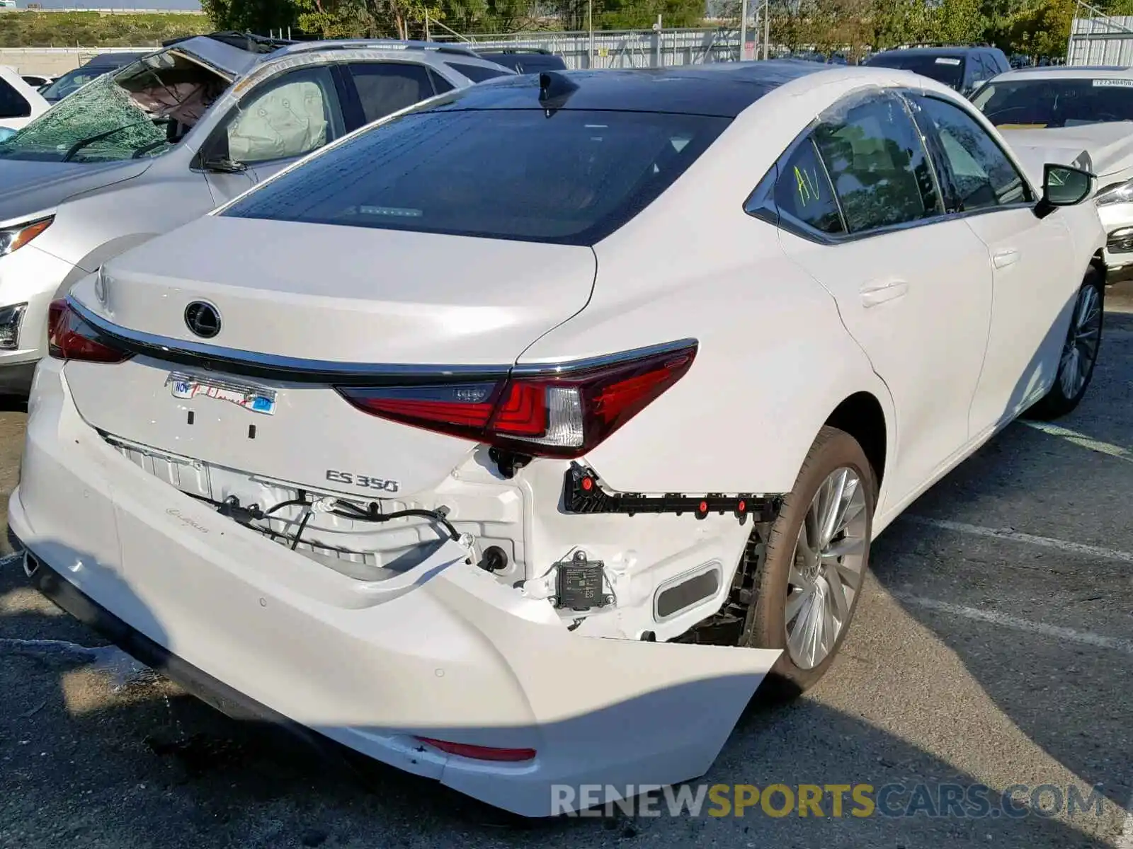 4 Photograph of a damaged car 58ABZ1B1XKU007323 LEXUS ES350 2019