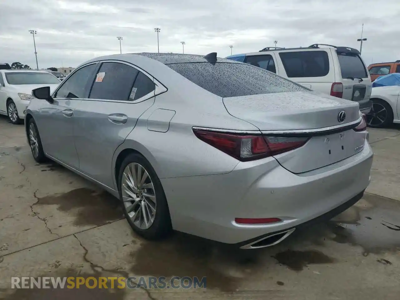 2 Photograph of a damaged car 58ABZ1B1XKU036661 LEXUS ES350 2019