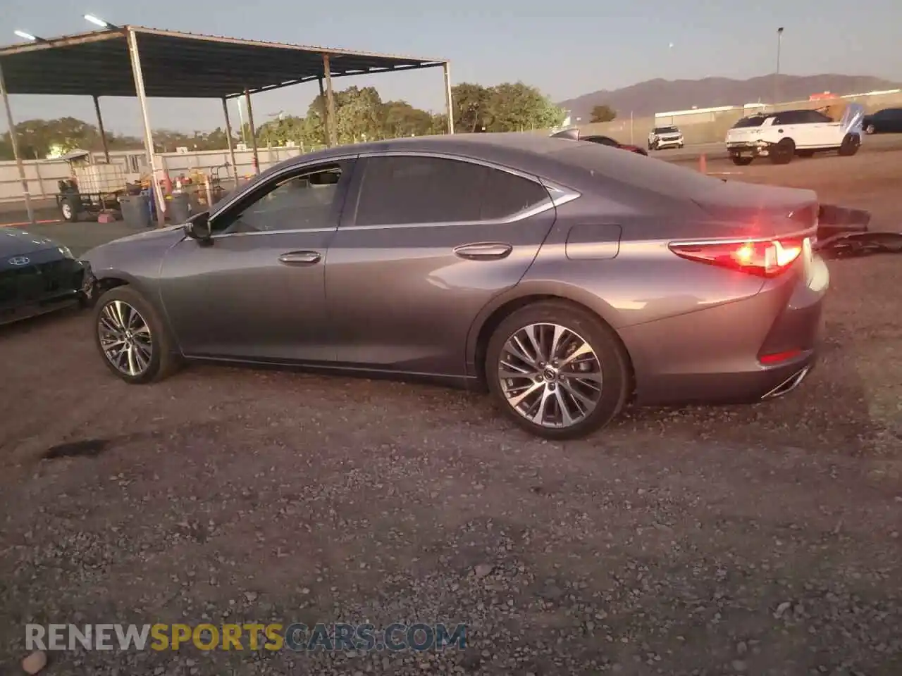 2 Фотография поврежденного автомобиля JTHBZ1B12K2003532 LEXUS ES350 2019