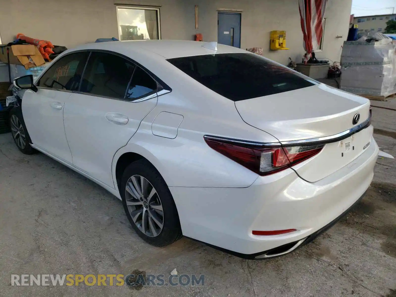 3 Photograph of a damaged car 58ACZ1B15LU053888 LEXUS ES350 2020