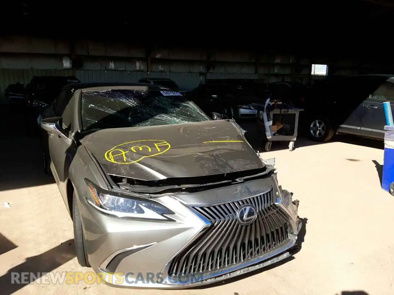 1 Photograph of a damaged car 58ACZ1B19LU052405 LEXUS ES350 2020