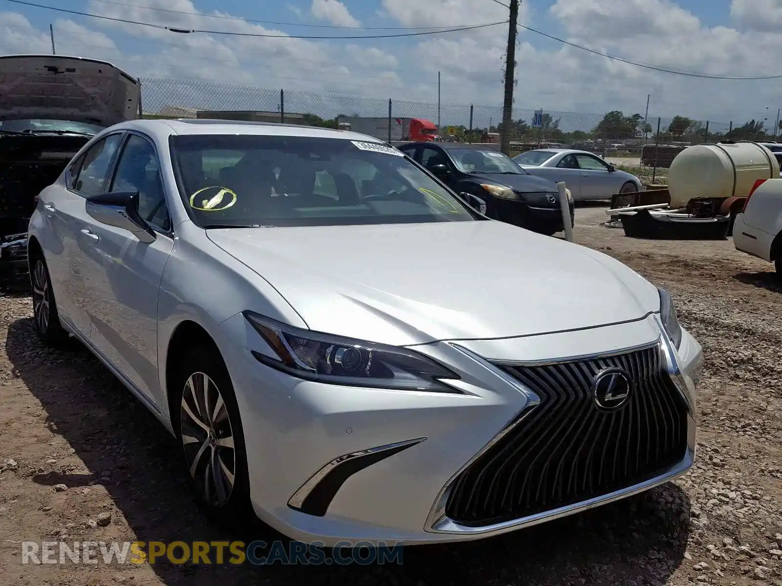 1 Photograph of a damaged car 58ADZ1B11LU064844 LEXUS ES350 2020