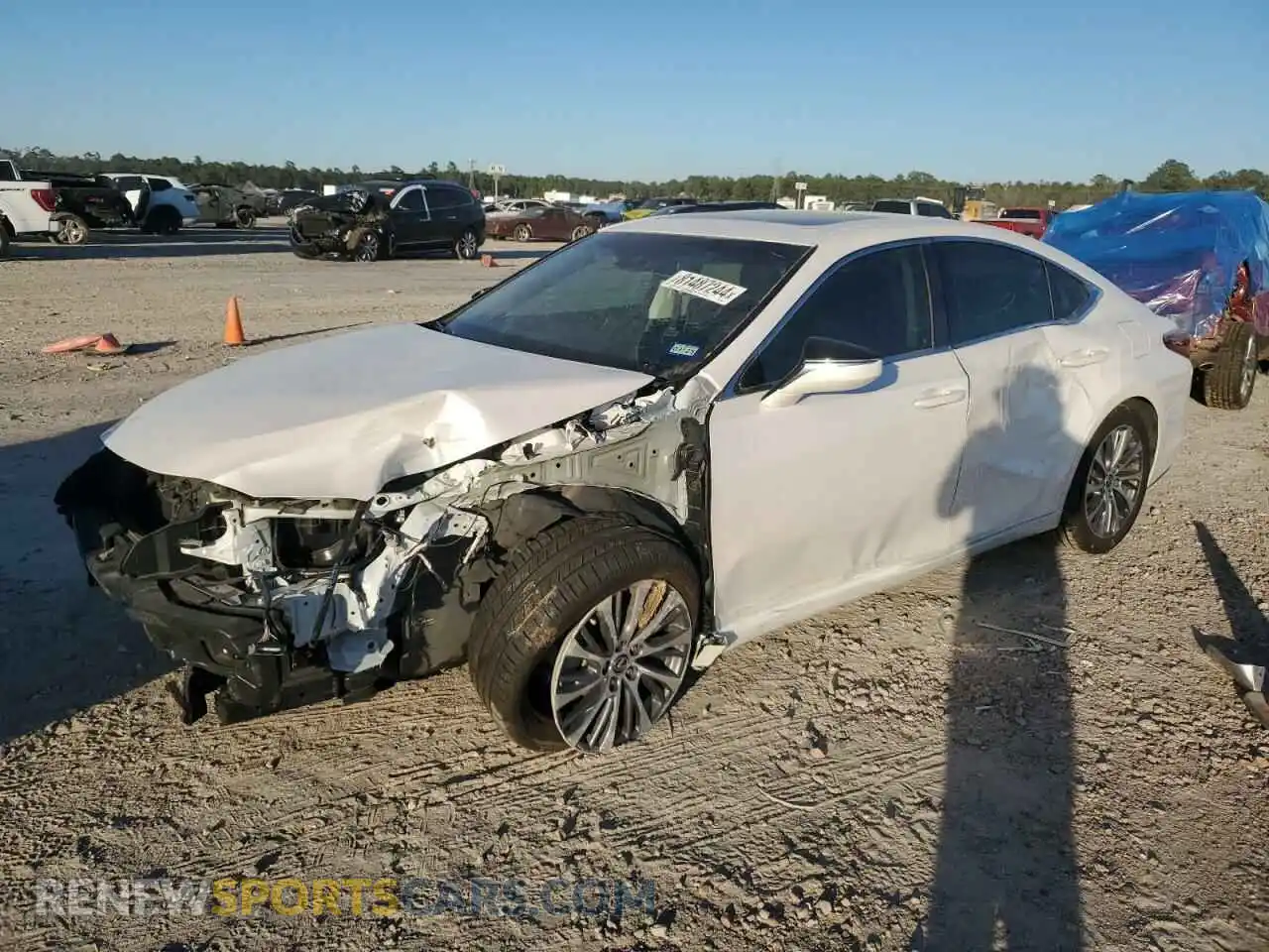 1 Photograph of a damaged car 58ADZ1B16LU075564 LEXUS ES350 2020