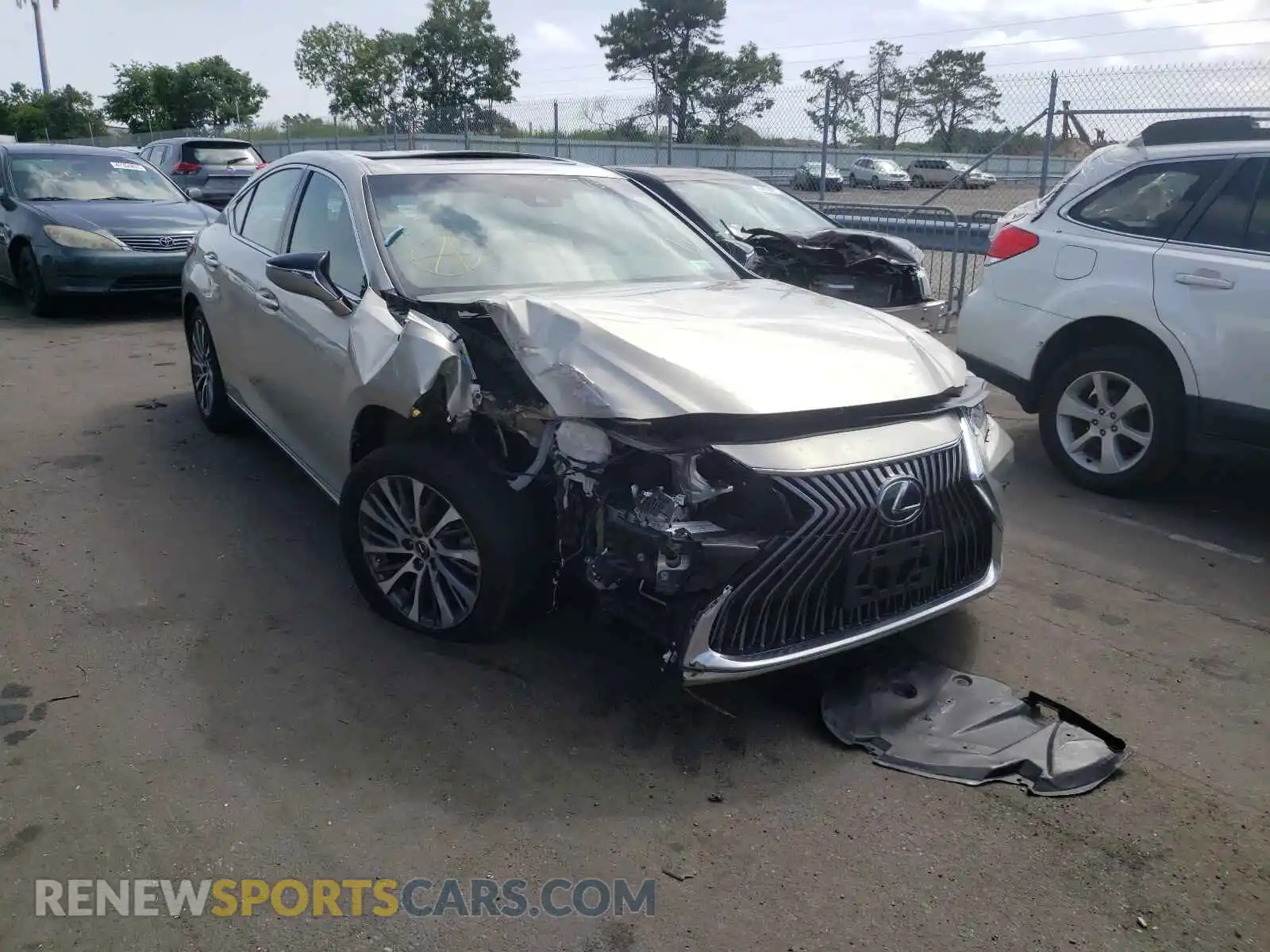 1 Photograph of a damaged car 58ADZ1B19LU057415 LEXUS ES350 2020