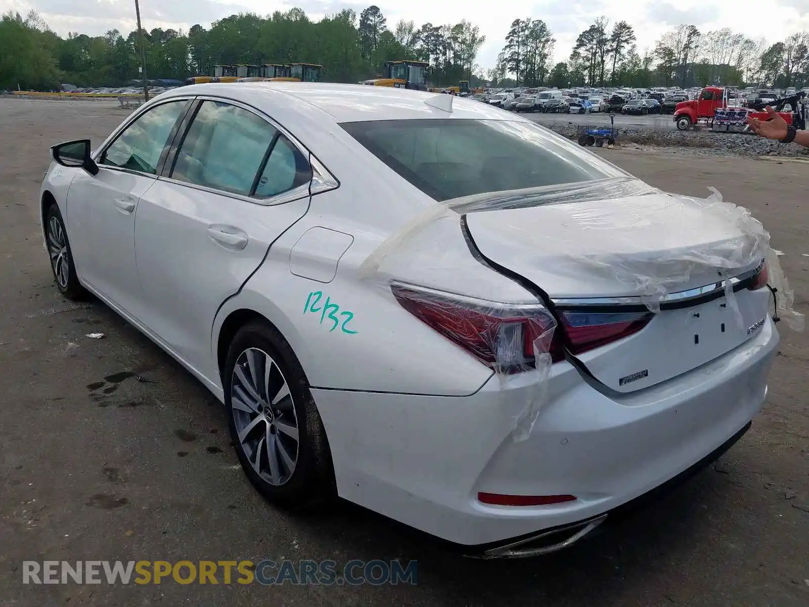 3 Photograph of a damaged car 58ADZ1B19LU064266 LEXUS ES350 2020