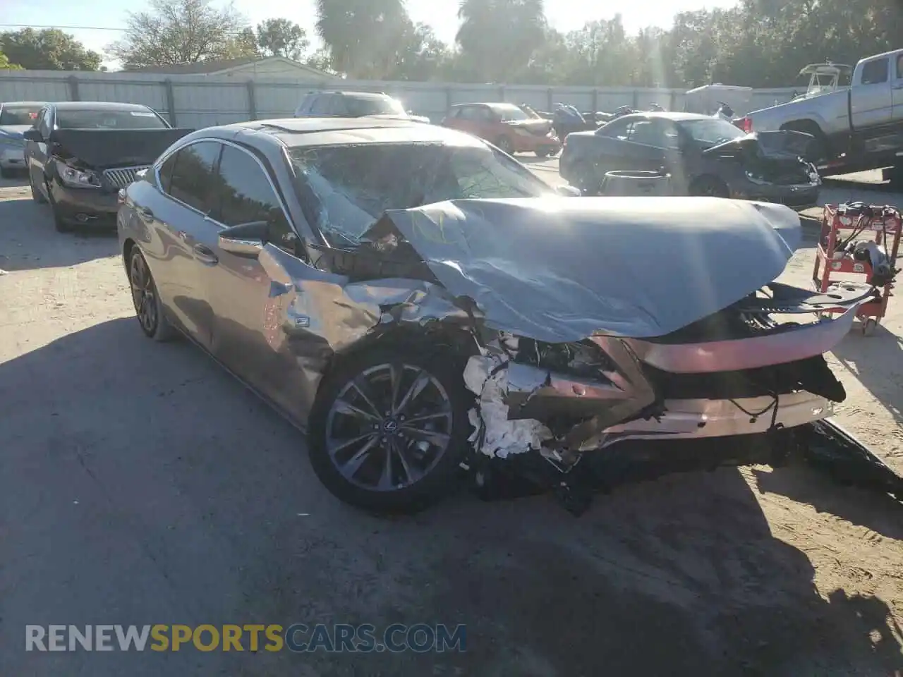 1 Photograph of a damaged car 58AGZ1B14LU052958 LEXUS ES350 2020