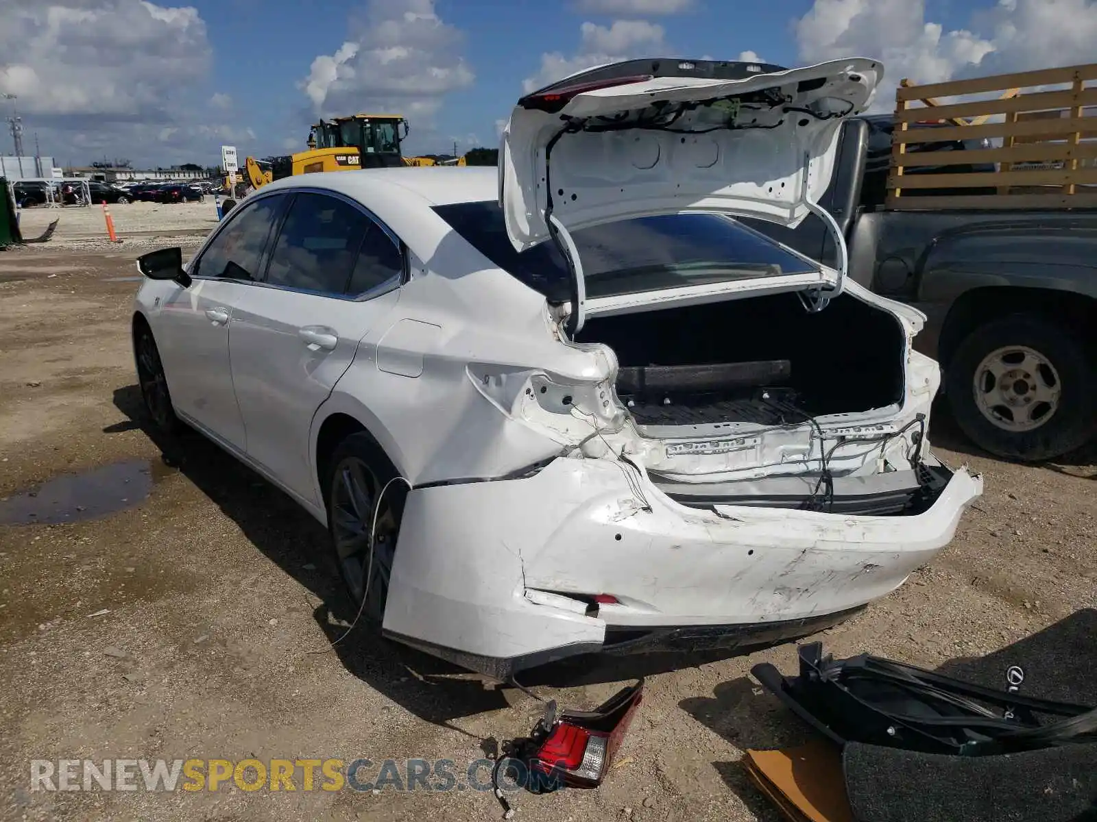 3 Photograph of a damaged car 58AGZ1B17LU070161 LEXUS ES350 2020