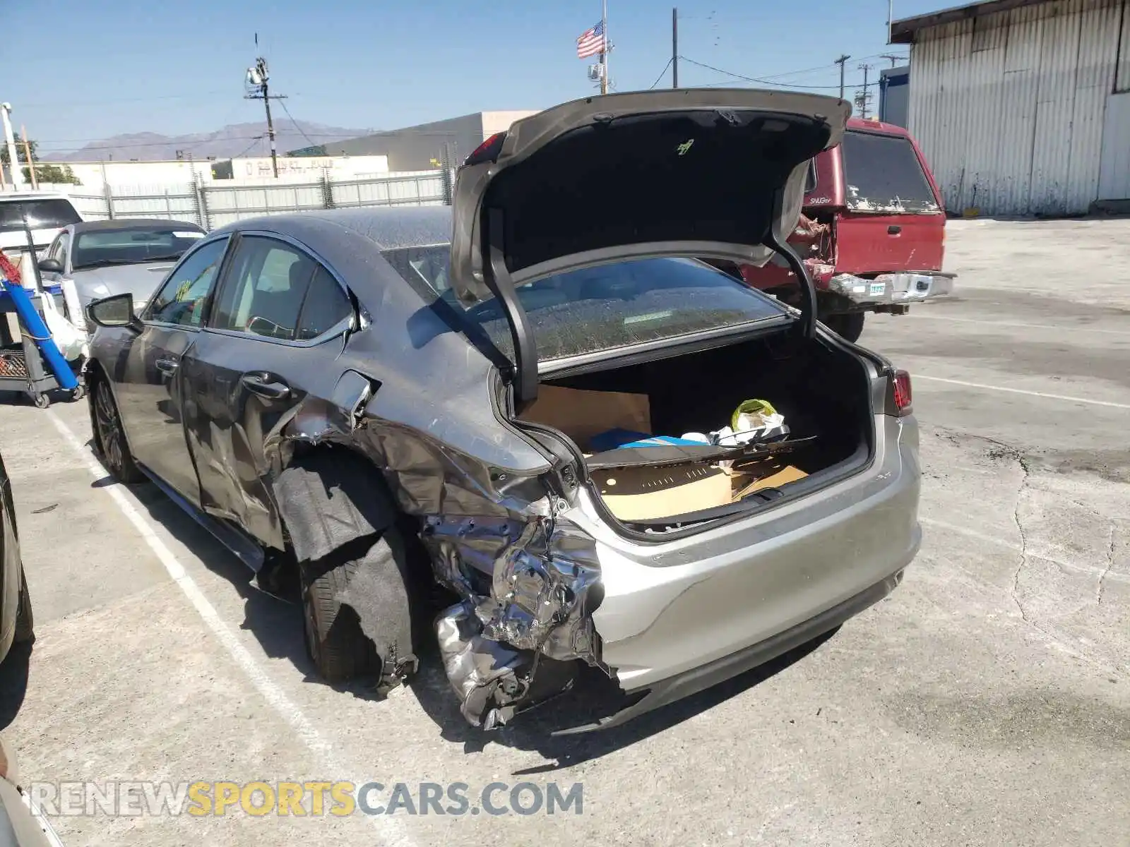 3 fotografías del automóvil dañado 58ADZ1B10MU088411 LEXUS ES350 2021