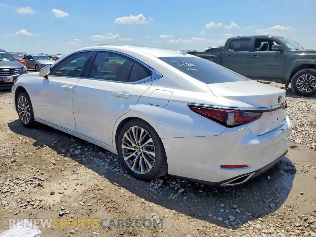 2 fotografías del automóvil dañado 58ADZ1B13MU087060 LEXUS ES350 2021