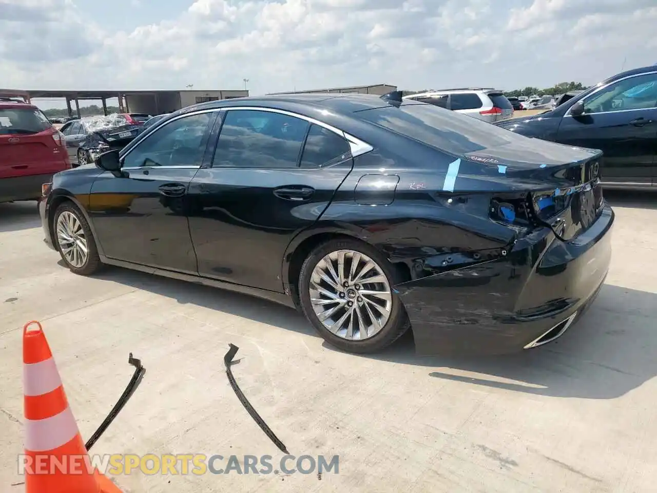 2 Photograph of a damaged car 58AFZ1B13NU126286 LEXUS ES350 2022