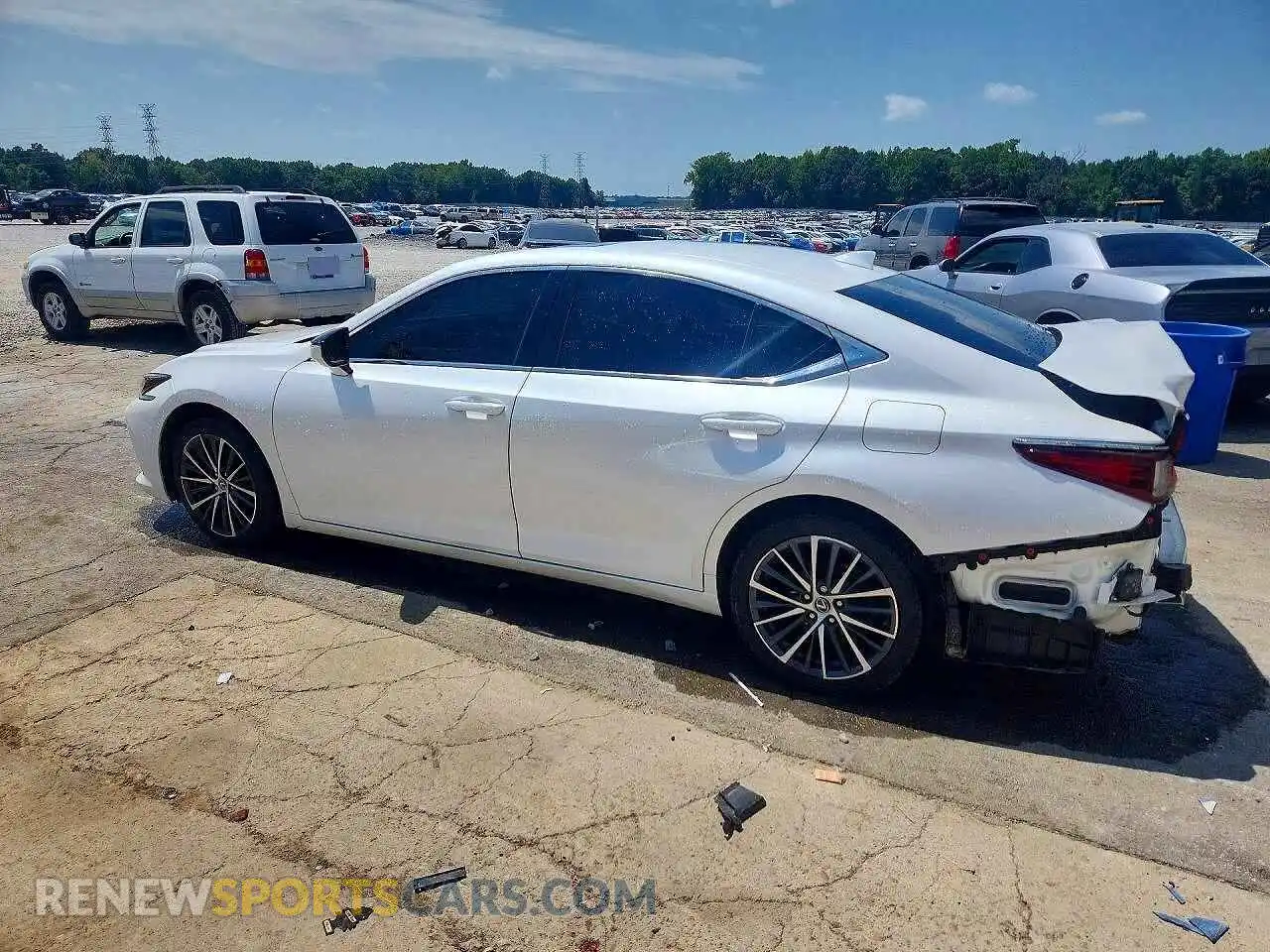 2 fotografías del automóvil dañado 58ADZ1B16PU150284 LEXUS ES350 2023