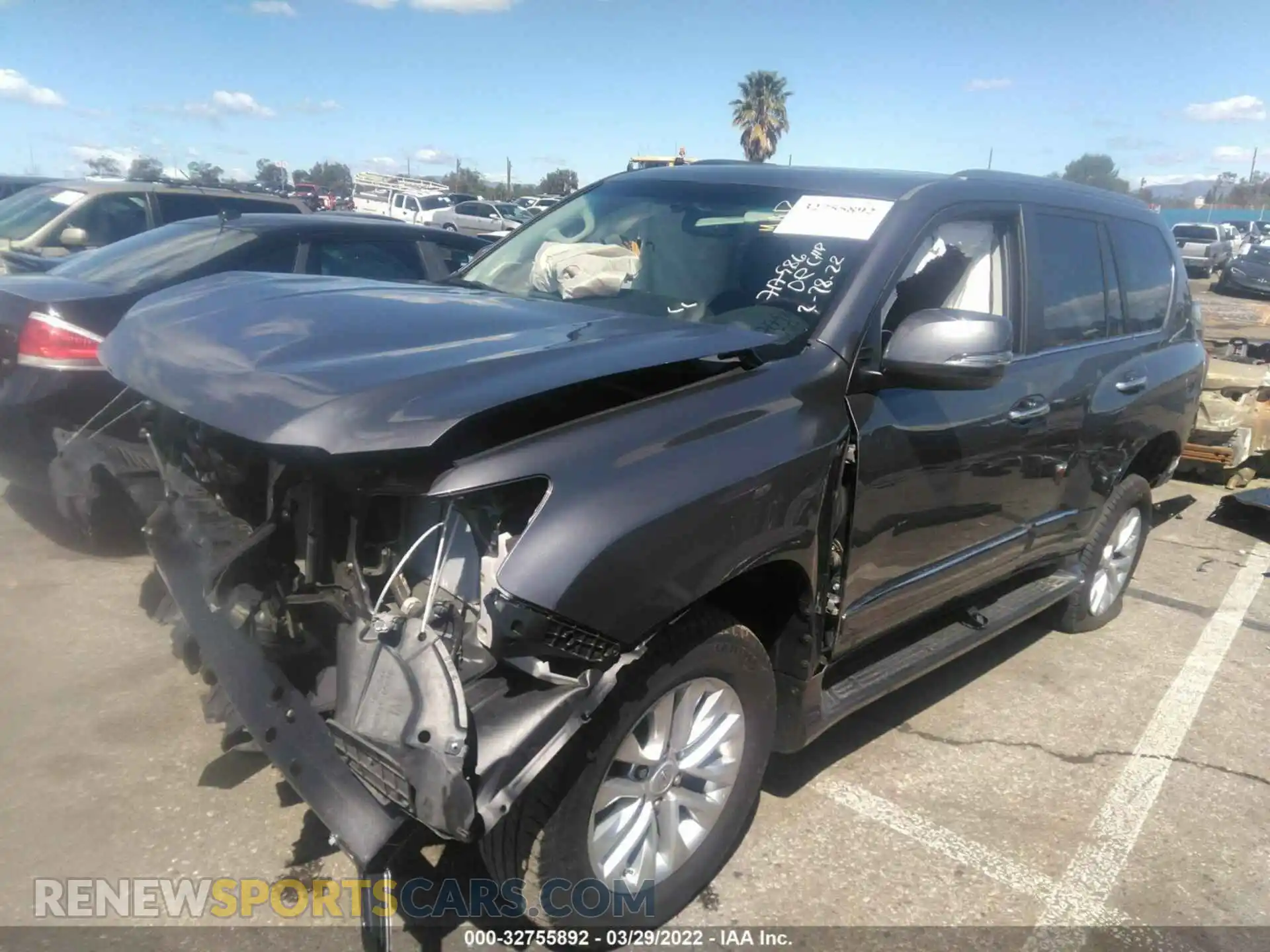 2 Фотография поврежденного автомобиля JTJBM7FXXK5236247 LEXUS GX 2019