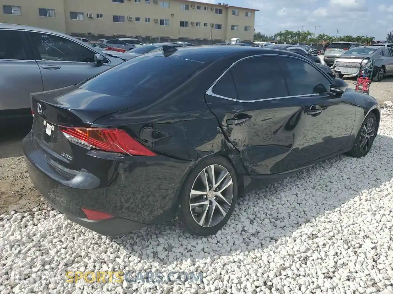 3 fotografías del automóvil dañado JTHAA1D29L5101336 LEXUS IS 2020