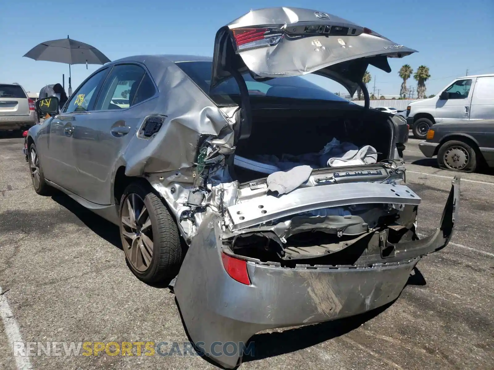 3 Фотография поврежденного автомобиля JTHDA1D27L5107181 LEXUS IS 2020