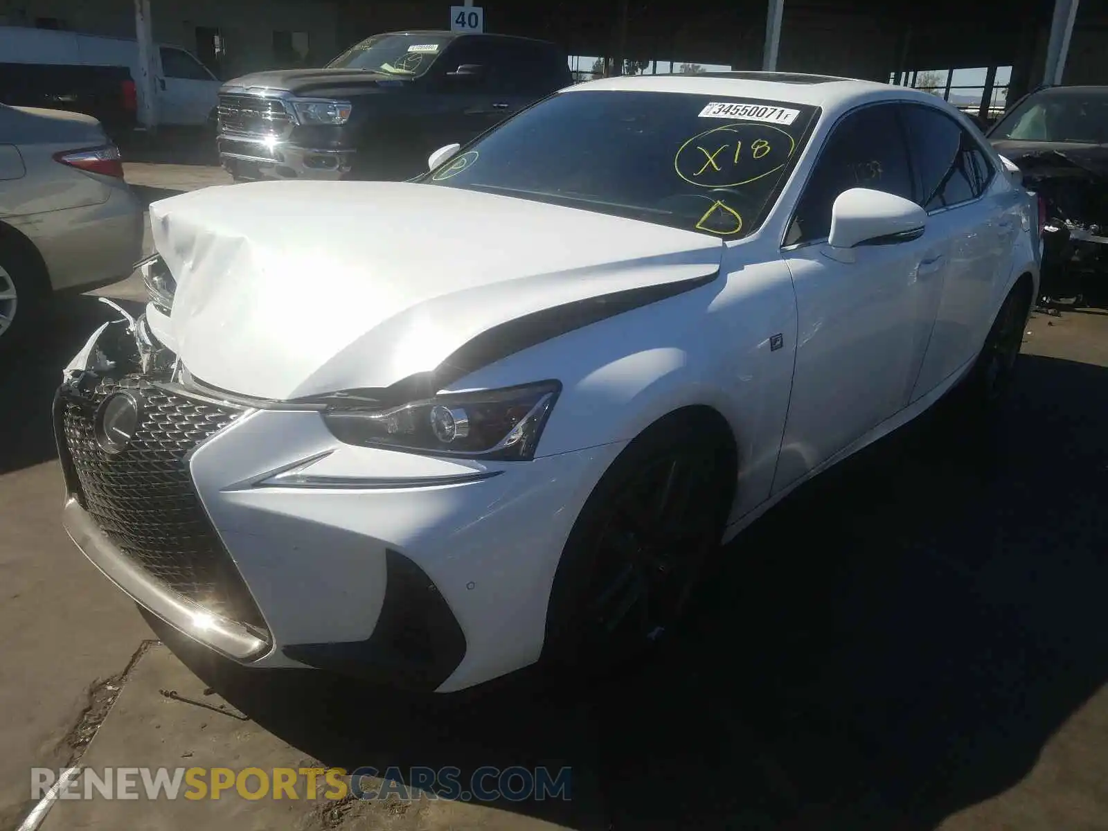 2 fotografías del automóvil dañado JTHGA1D24L5105837 LEXUS IS 2020