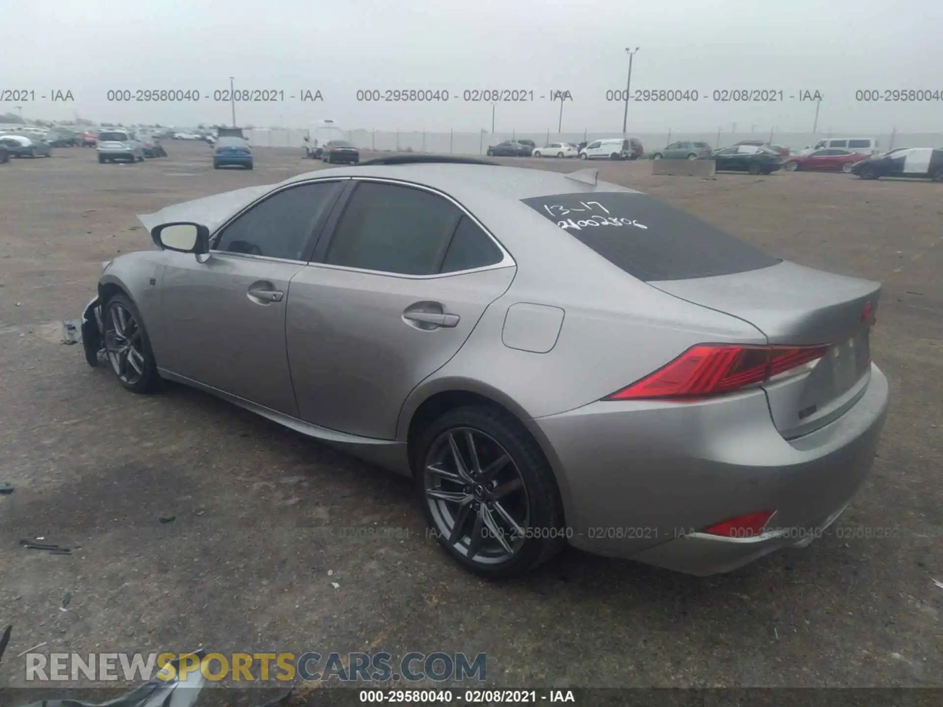 3 fotografías del automóvil dañado JTHGA1D29L5101685 LEXUS IS 2020