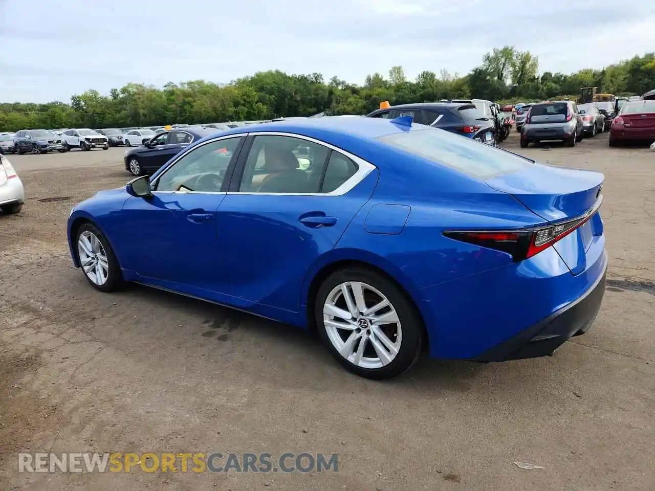 2 fotografías del automóvil dañado JTHA81F24M5045364 LEXUS IS 2021