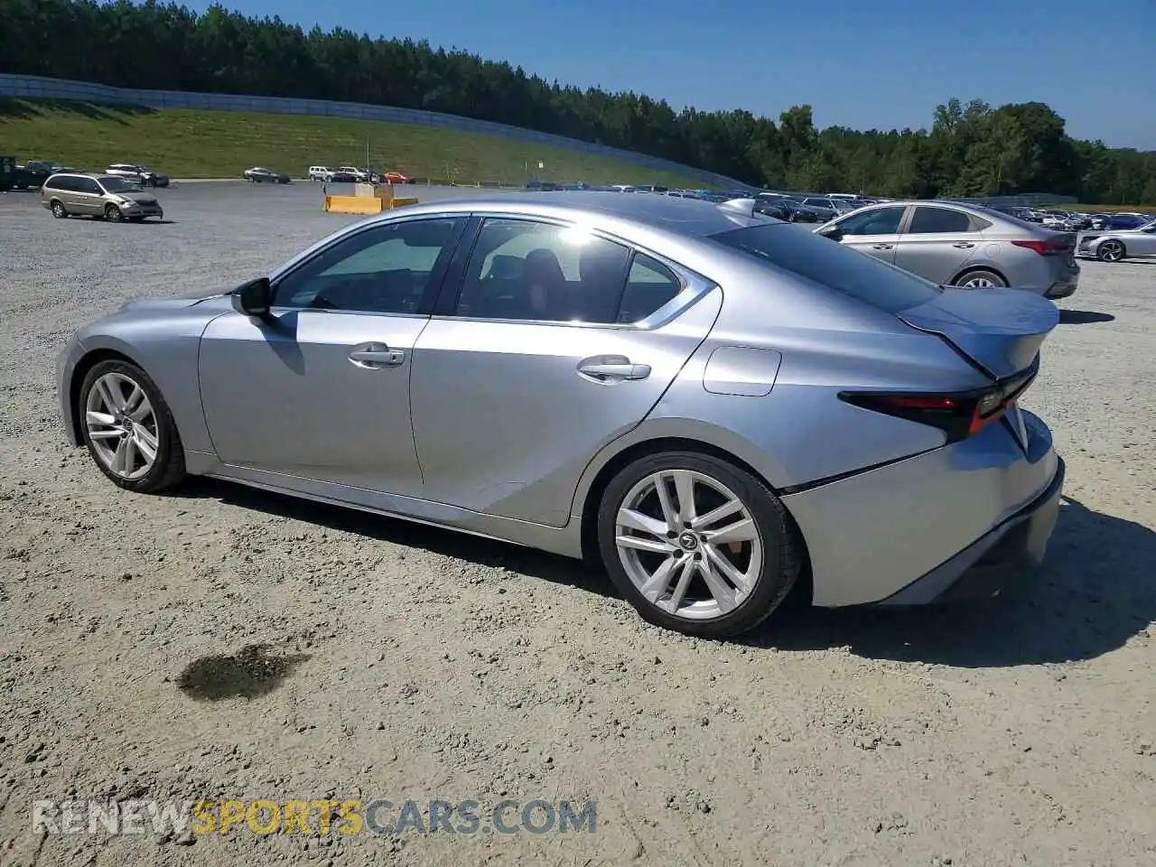 2 fotografías del automóvil dañado JTHAA1D21M5113594 LEXUS IS 2021