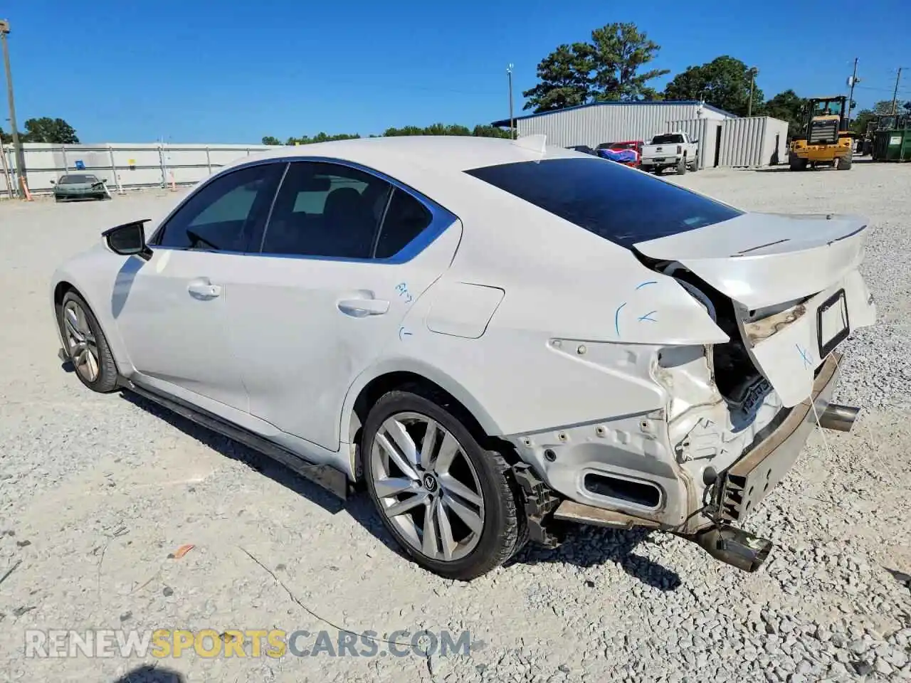 2 fotografías del automóvil dañado JTHAA1D21M5114650 LEXUS IS 2021