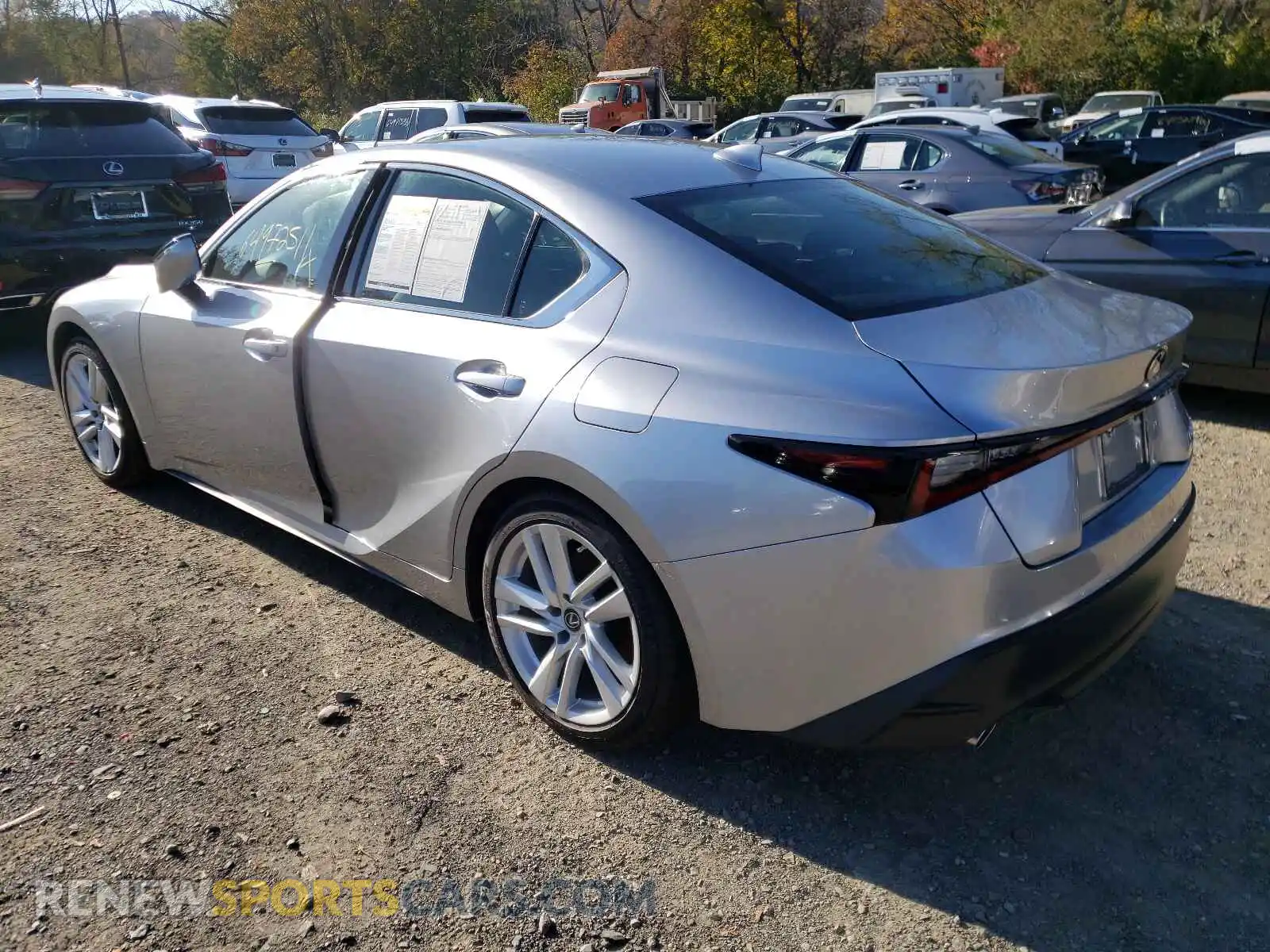 3 fotografías del automóvil dañado JTHC81F21M5043824 LEXUS IS 2021
