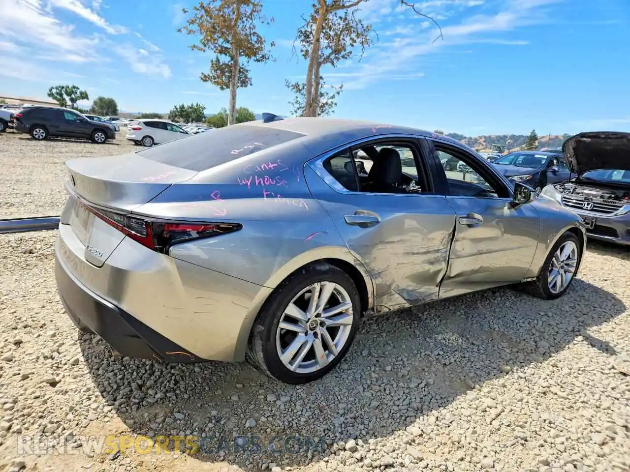 3 Фотография поврежденного автомобиля JTHCA1D22M5112169 LEXUS IS 2021